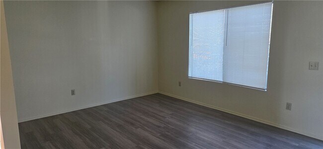 Foto del edificio - 1319 Oakwood Dr W