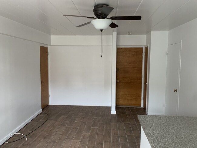 Foto del edificio - 6447 N Sacramento Ave
