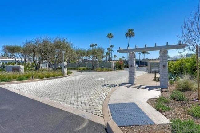 Building Photo - 6550 Ponto Dr