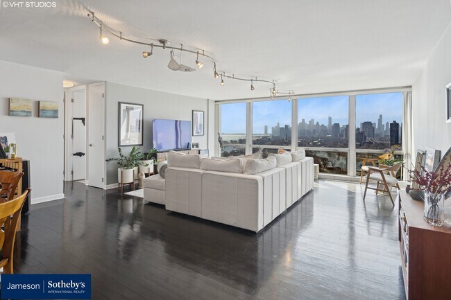 Foto del edificio - 330 W Diversey Pkwy