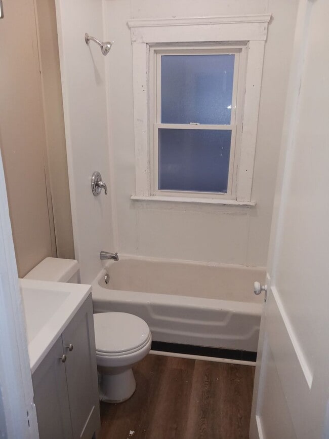 Building Photo - SECTION 8 WELCOME – Spacious 2-Bedroom wit...