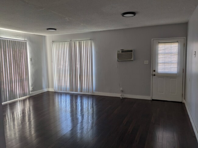 Foto del edificio - 1026 N Hudson Ave