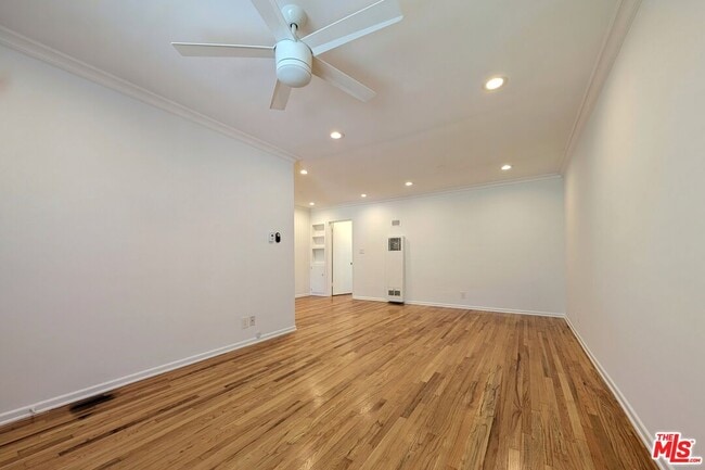 Foto del edificio - 827 Lincoln Blvd