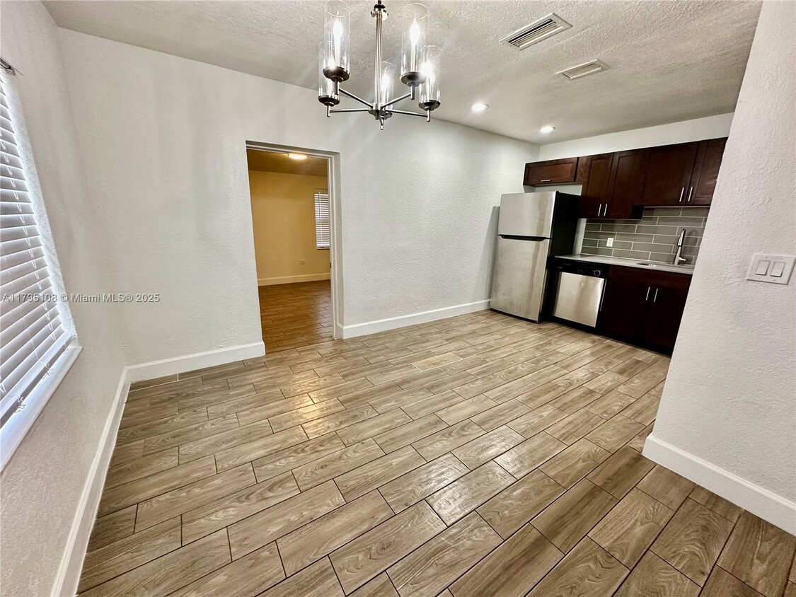 Foto principal - 2273 NW 65th St