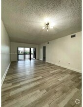Building Photo - 8875 Fontainebleau Blvd