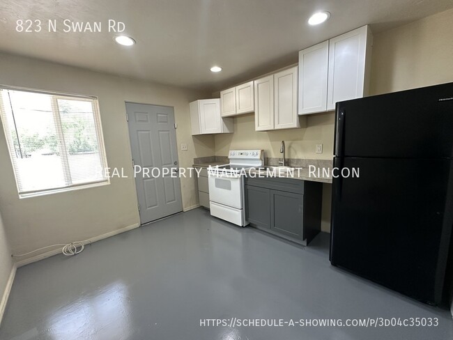 Building Photo - 823 N Swan Rd