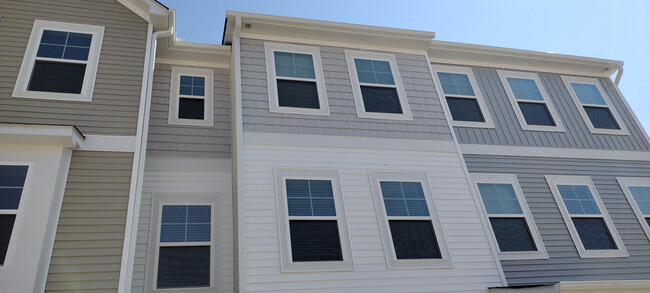 Foto del edificio - Room in Townhome on Chert Ln