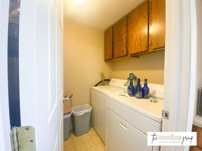 Building Photo - 2BD/1BA Home with Great Outdoor Space!