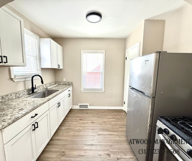 Building Photo - This beautifully updated 3-bedroom, 1-bath single-family home is ready for move-in!
