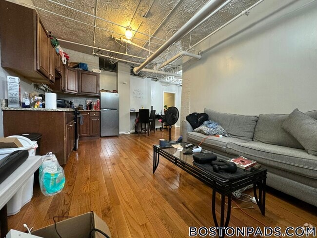 Building Photo - 463 Park Dr