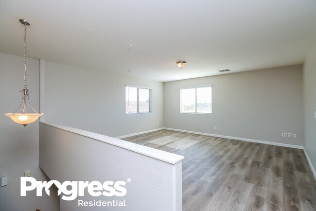 Foto del edificio - 471 E Leslie Ave