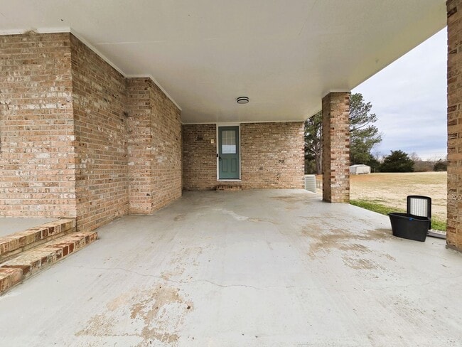 Building Photo - Remodeled ranch on large serene lot in Amelia County.