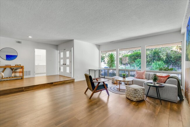 Building Photo - 434 Chautauqua Blvd