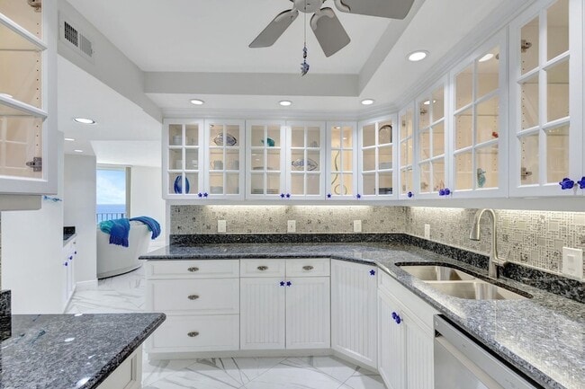 Building Photo - 5420 N Ocean Dr