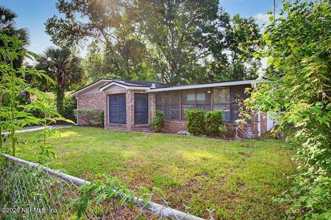 Building Photo - 2808 Myra St