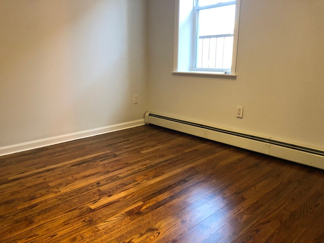 Bedroom #1. - 104 62nd St