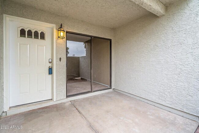 Building Photo - 850 S River Dr