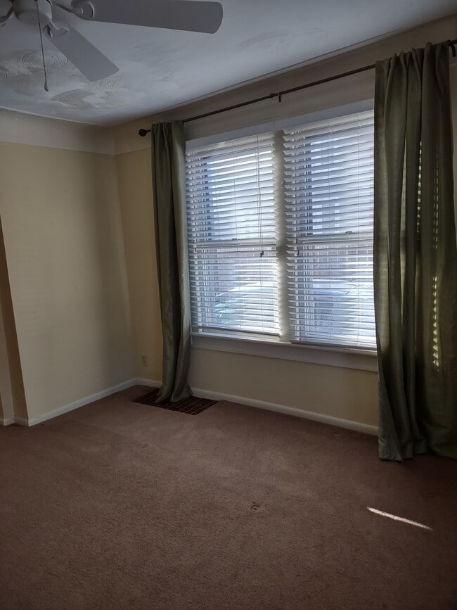 Living Room - 321 S Macomb St