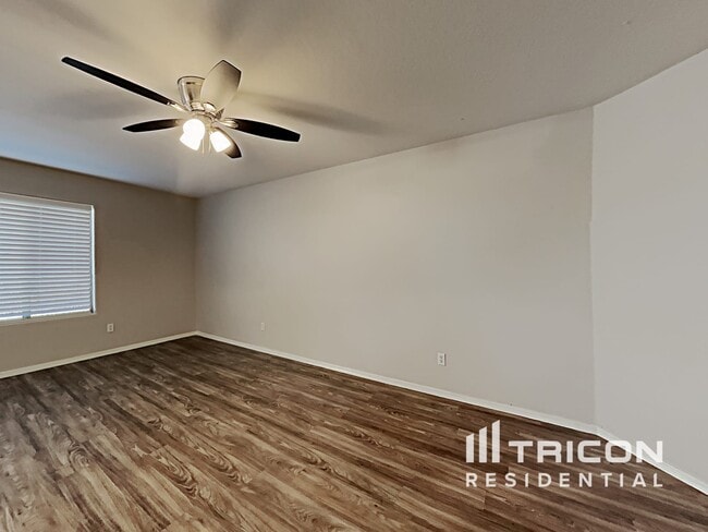 Building Photo - 43714 Cale Dr