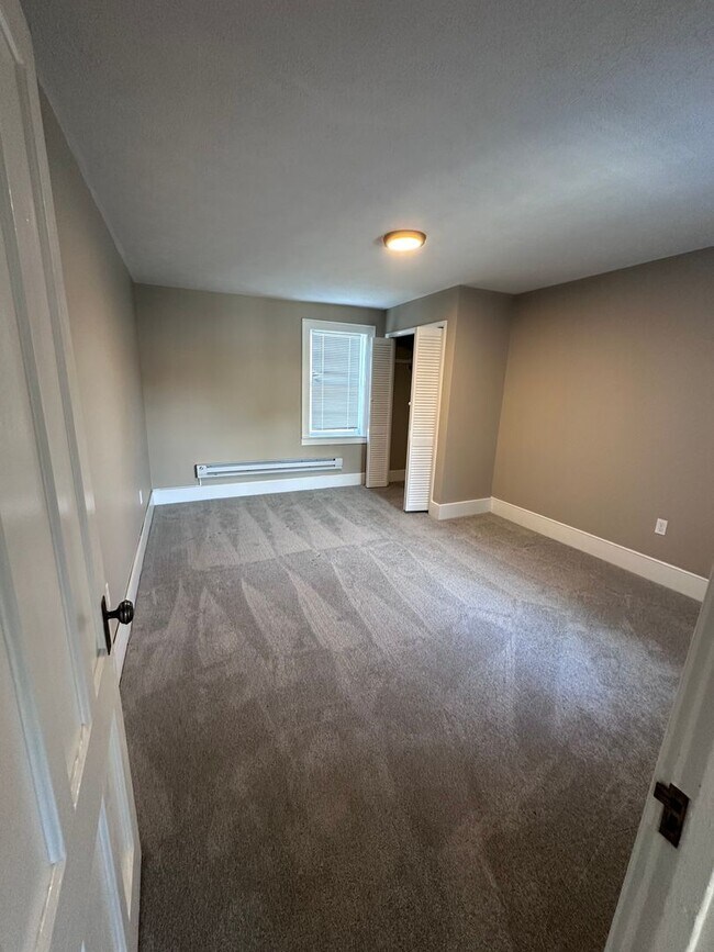 Building Photo - Village of Manlius 1 bedroom/ 1 full bathroom Apartment - Sign for just $1,000