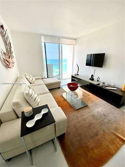 Foto del edificio - 6365 Collins Ave