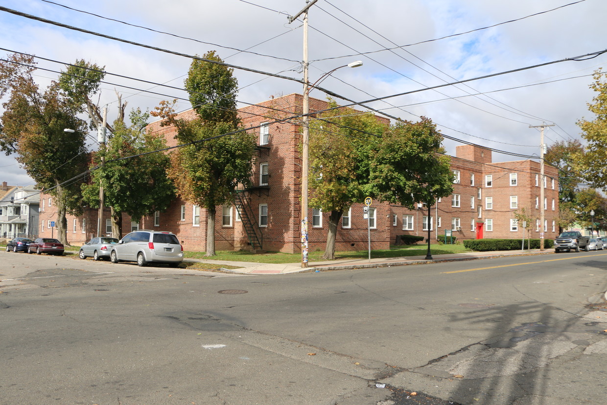 Foto principal - 1465 E Main Street