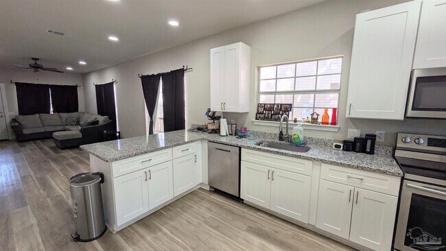Foto del edificio - 216 Wildflower Ln