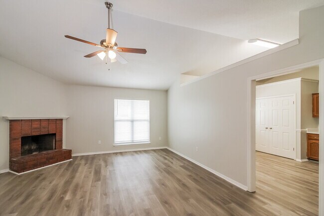 Foto del edificio - 7095 Brandee Dr