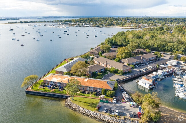 Building Photo - Toms Point Coop