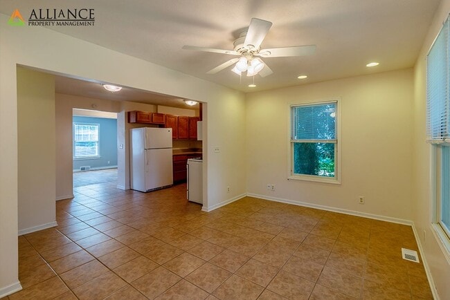 Foto del edificio - 1404 Legore Ln