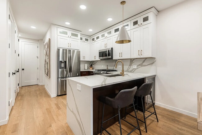 Foto del edificio - 1703 W Chicago Ave