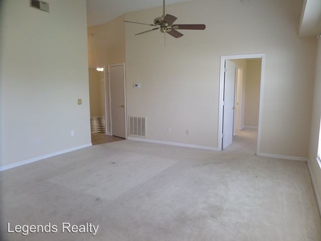 Building Photo - 8730 Fort Shea Ave