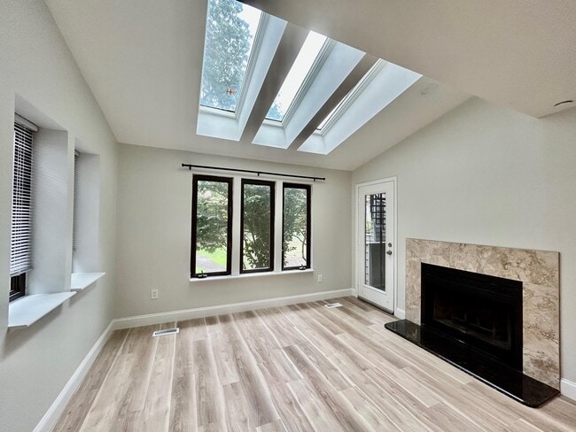 Building Photo - 772 Spinnaker Ct