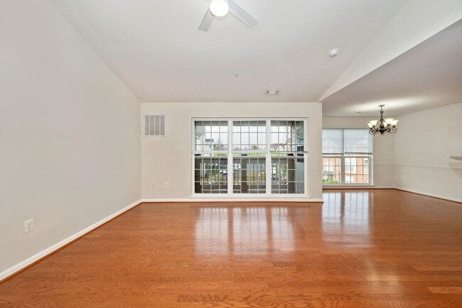 Foto del edificio - Elevator Condo in Frederick Pent House Level