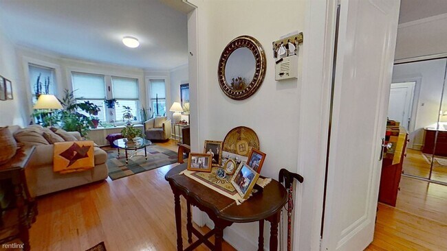 Building Photo - 1 br, 1 bath Condo - 6509 N Mozart St