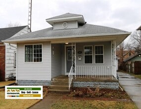 Building Photo - 909 E Fairview Ave