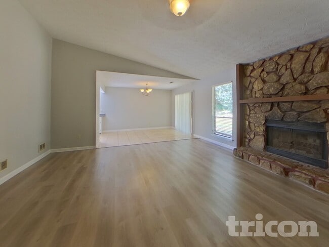 Foto del edificio - 9980 Lake Forest Way