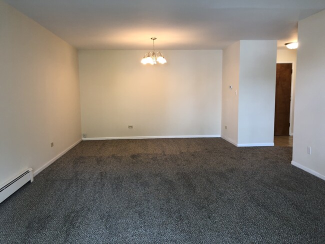 Building Photo - 1331 S Finley Rd