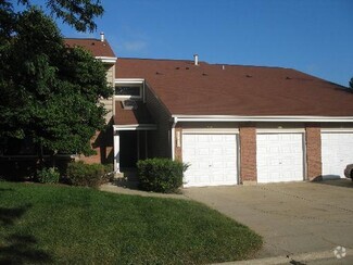Building Photo - 995 Pine Tree Circle North