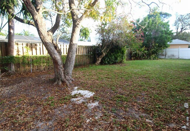 Building Photo - 7464 Cass Cir
