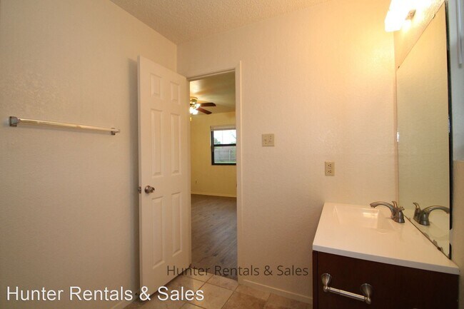 Foto del edificio - 3 br, 2 bath House - 2008 Continental Dr