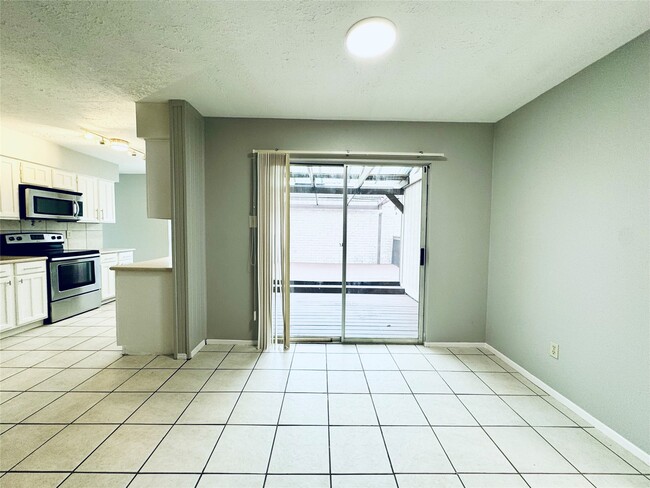 Building Photo - 16203 Indian Mill Dr