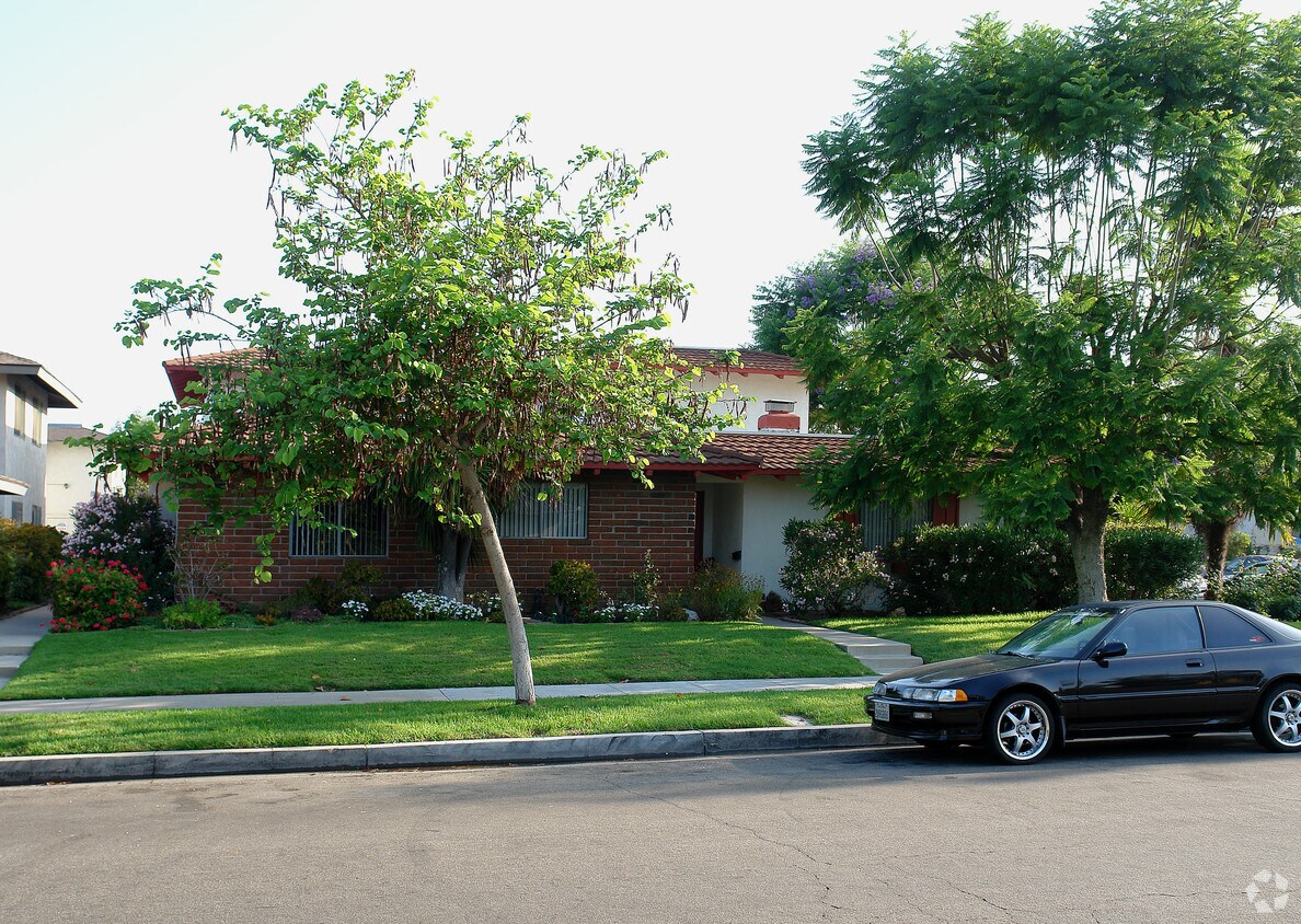Foto del edificio - 331 Rosewood Ave