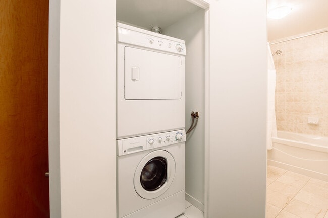 Building Photo - 50 Bay St.