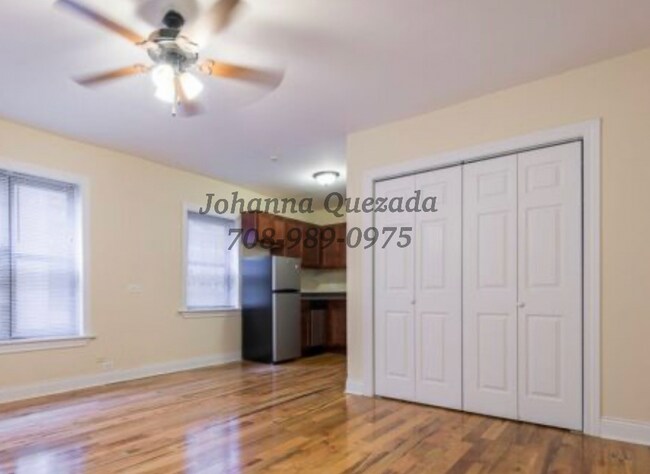 Foto del edificio - 815 W Cornelia Ave