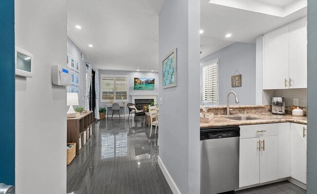 Building Photo - "Chic 1-Bedroom Gem with Central Vacuum & ...