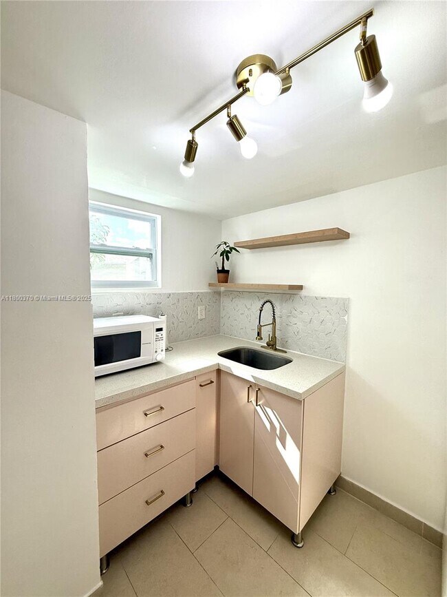 Building Photo - 10270 SW 167th Terrace