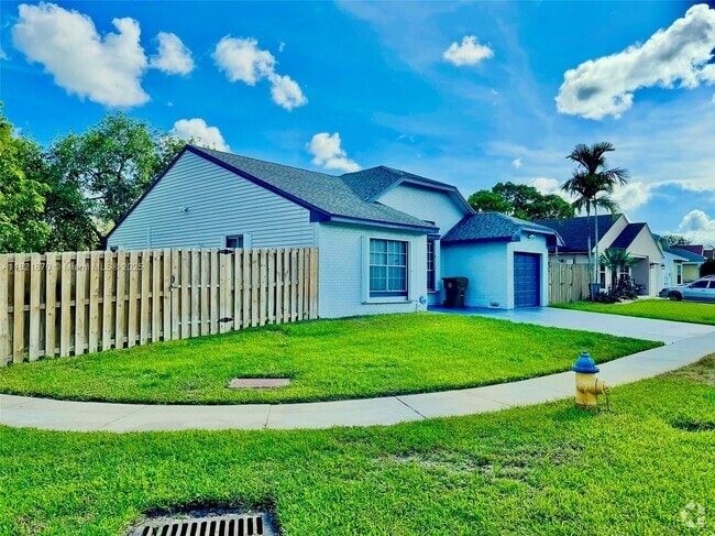 Building Photo - 8600 SW 15th St