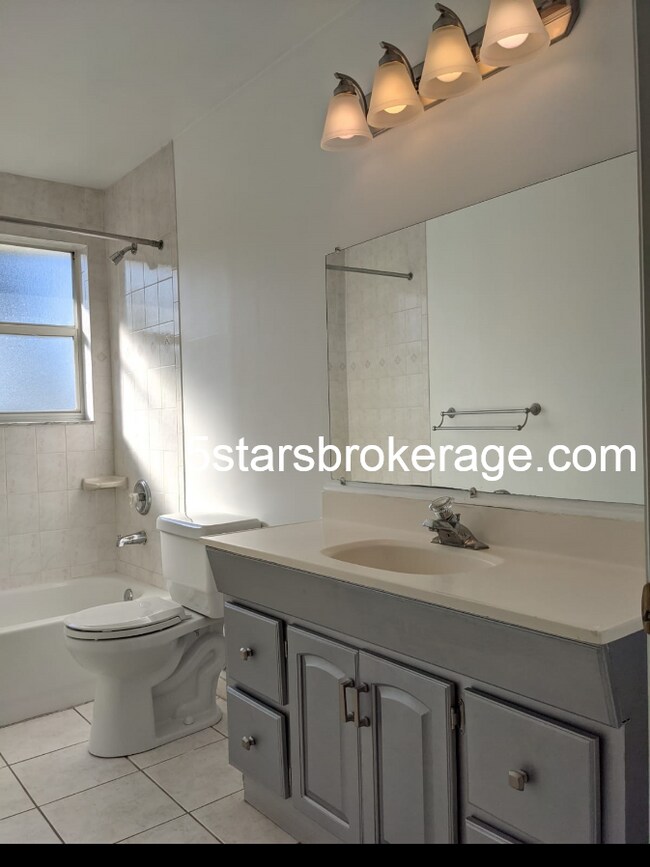 Foto del edificio - 4227 Carson St NE