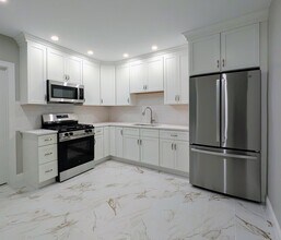 Building Photo - 121 Whitman St